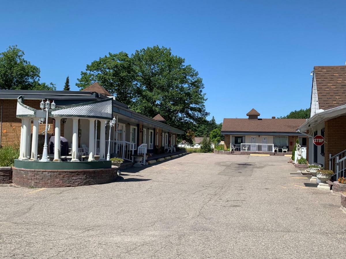 Sword Inn Bancroft Exteriör bild