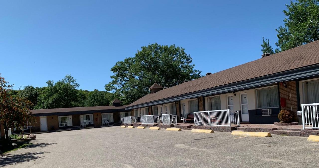 Sword Inn Bancroft Exteriör bild